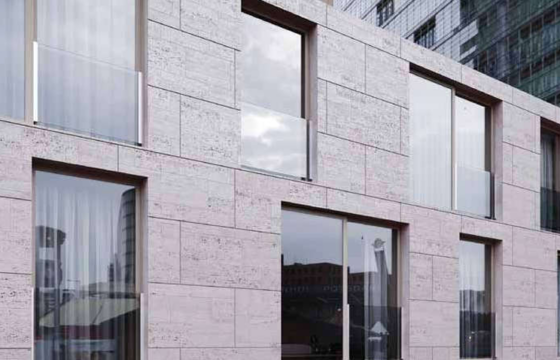 Parapetti alla francese in vetro: l’incontro perfetto tra sicurezza e architettura
