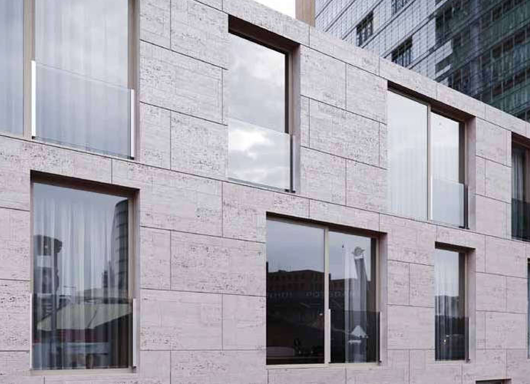 Parapetti alla francese in vetro: l’incontro perfetto tra sicurezza e architettura